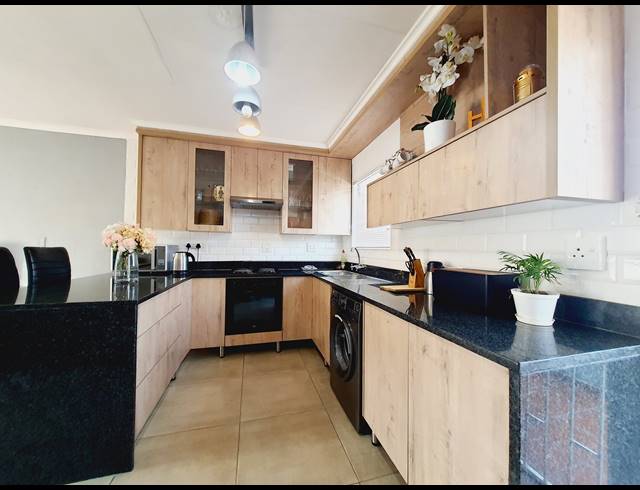 2 BEDROOM APARTMENT FOR SALE IN OAKDENE
